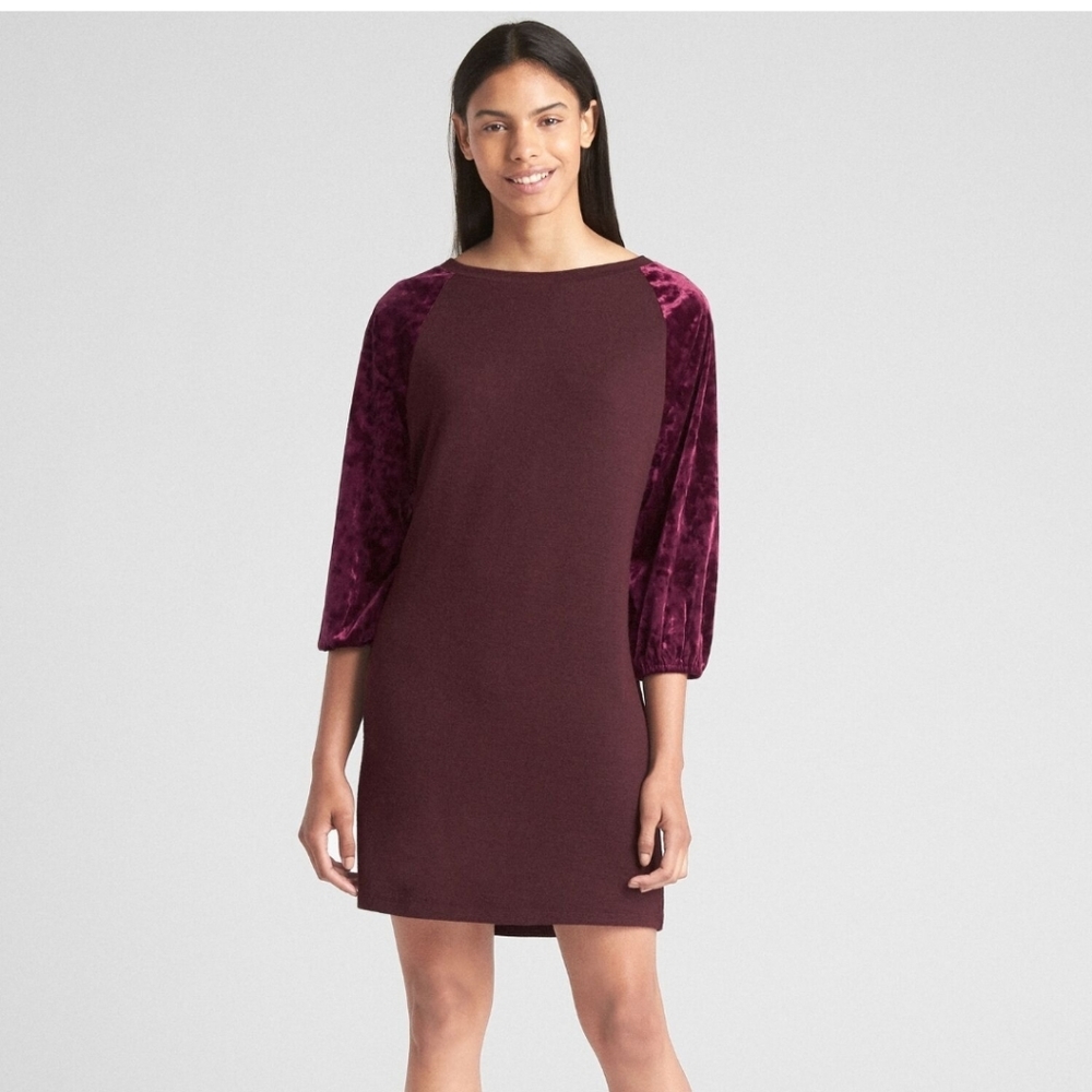 Gap Softspun dress with velvet sleeves sz M